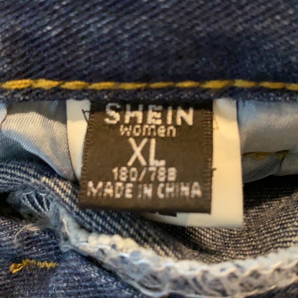 High waisted, medium wash, frayed jean shorts - Picture 3 of 3